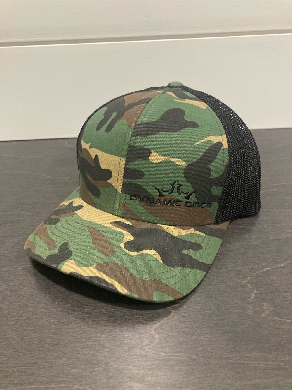 Dynamic Discs King D's Flexfit/Stretch Camo Mesh Trucker Hat-Size S/M-EUC-